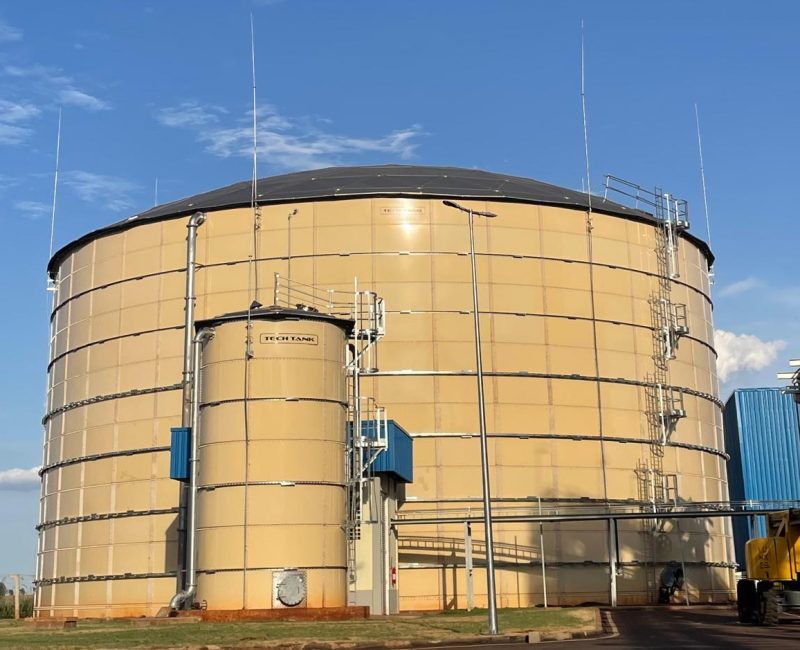 Reservatório metálico de 13.000 m³ da Tech Tank para armazenamento de água em aplicações industriais.
