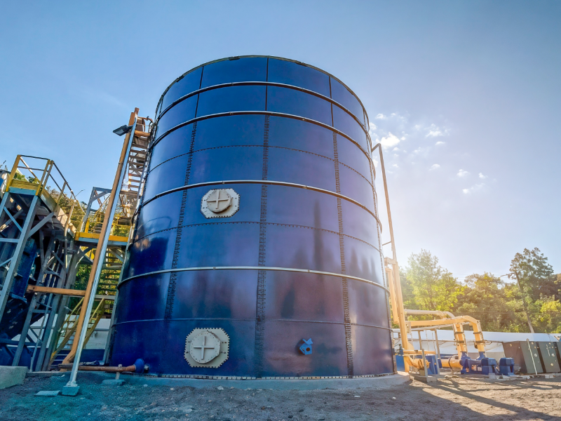 Tanque vitrificado industrial da Tech Tank para armazenamento de água e líquidos.